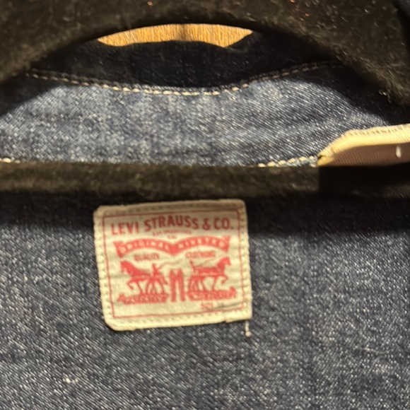 Levi's Men's Blue Denim Shirt - Picture 2 of 8